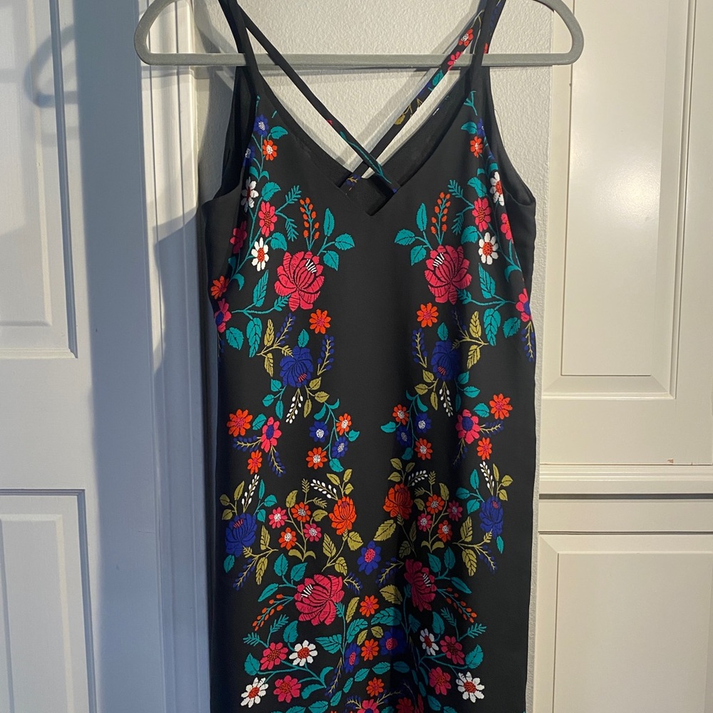 Beautiful black and flowery dress flow small